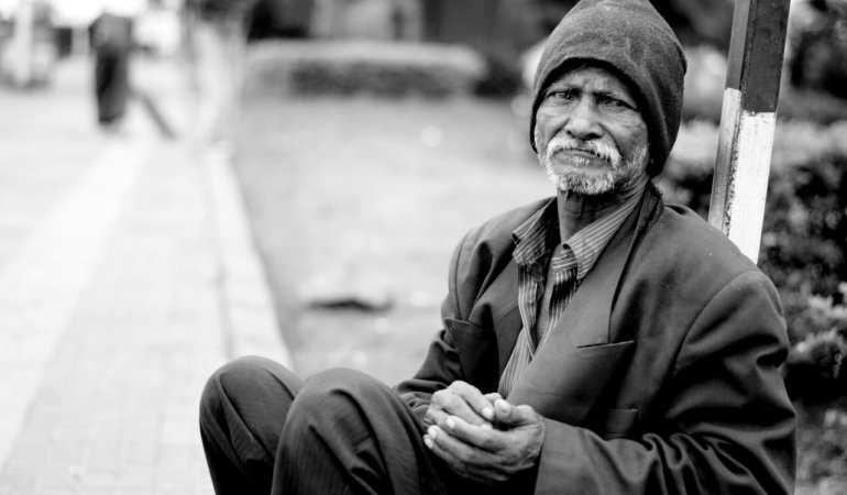 Ters yönde giden at arabası tehlike saçtı